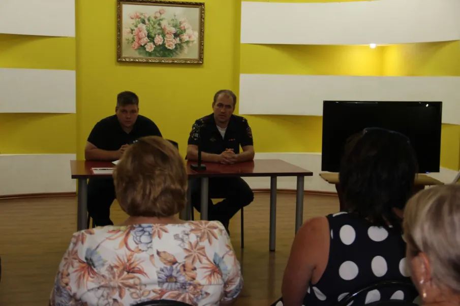 Осторожно, мошенники: профилактическую беседу с представителями организаций  и учреждений организовали полицейские в Балахне