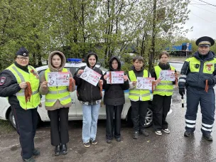 Полицейские Балахны присоединились к традиционной информационно-пропагандистской акции «Георгиевская ленточка»