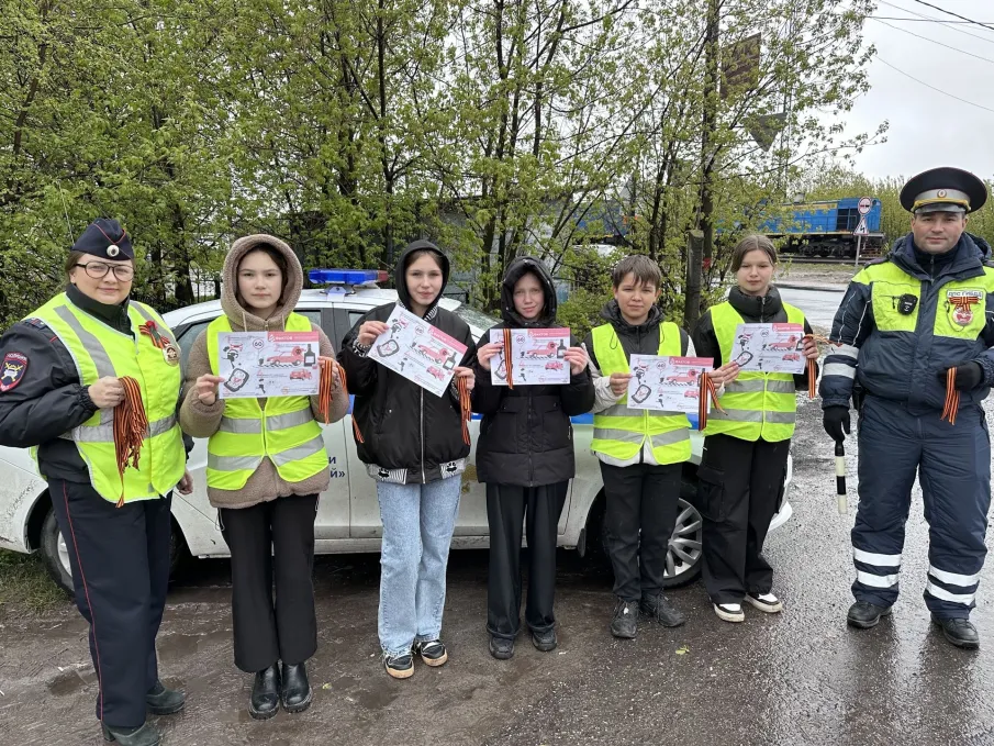Полицейские Балахны присоединились к традиционной информационно-пропагандистской акции «Георгиевская ленточка»