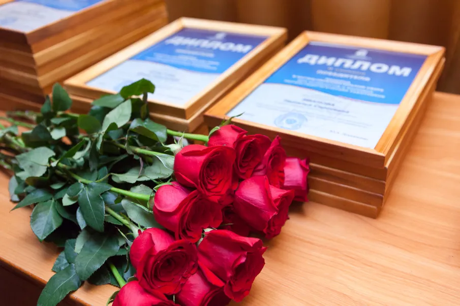 О чествовании лучших работников