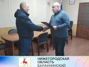 Андрей Дранишников вручил сертификат на единовременную денежную выплату на строительство или приобретение жилья ветерану боевых действий