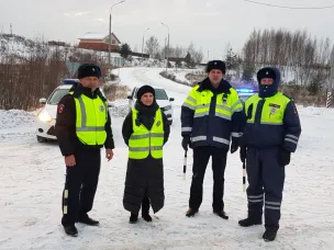 Автоинспекторы Балахнинского муниципального округа совместно с Ространснадзором и ОГИБДД МО МВД России "Городецкий" провели сплошную проверку автобусов на 311 км автодороги "Шопша-Иваново-Н.Новгород".