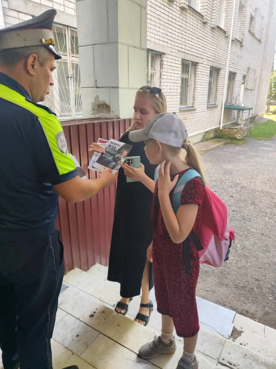 Сотрудники Госавтоинспекции Балахнинского муниципального округа провели беседы по безопасной перевозке малышей в салоне автомобиля.