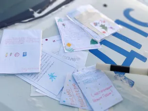 Сотрудники Госавтоинспекции совместно с отрядом ЮИД МБОУ "СОШ 12" провели акцию «Новогоднее Письмо водителю», в рамках информационно-пропагандистского мероприятия "Зимние каникулы"